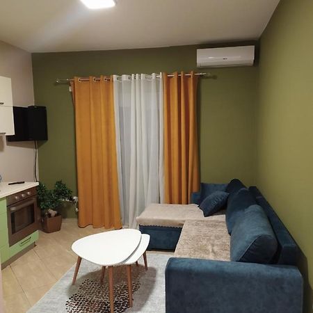 Lungomare Beach Apartments Vlore Bagian luar foto