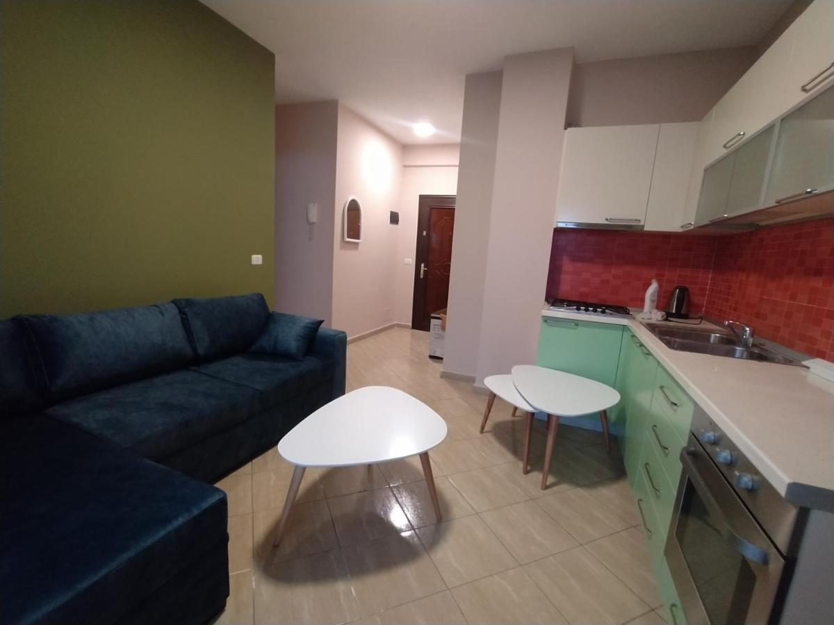 Lungomare Beach Apartments Vlore Bagian luar foto