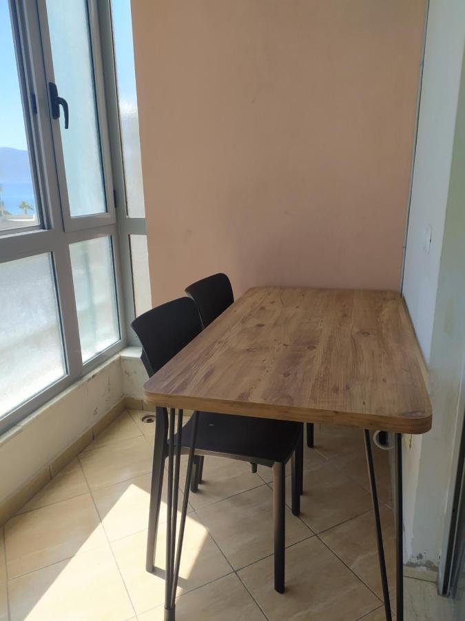 Lungomare Beach Apartments Vlore Bagian luar foto