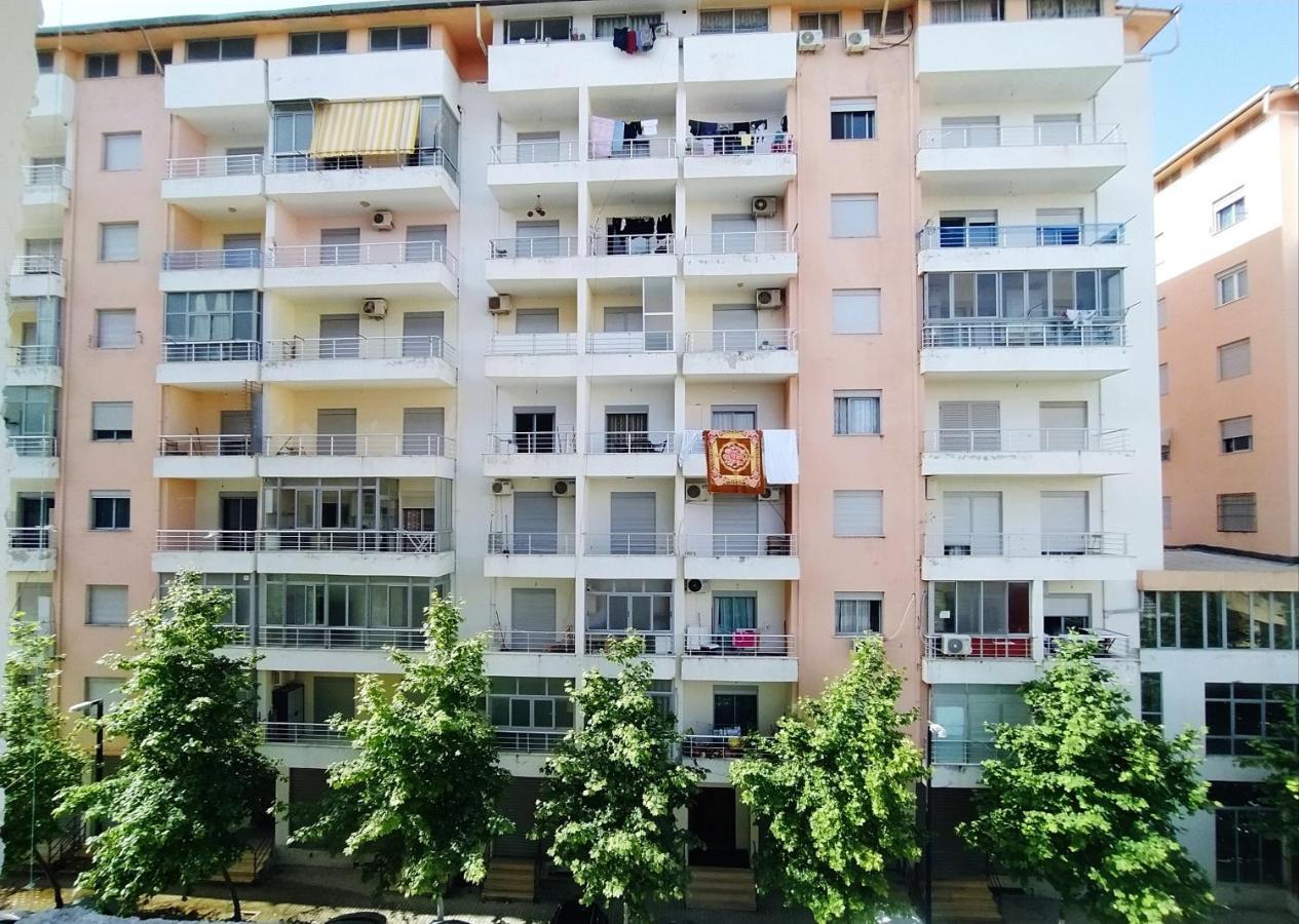 Lungomare Beach Apartments Vlore Bagian luar foto